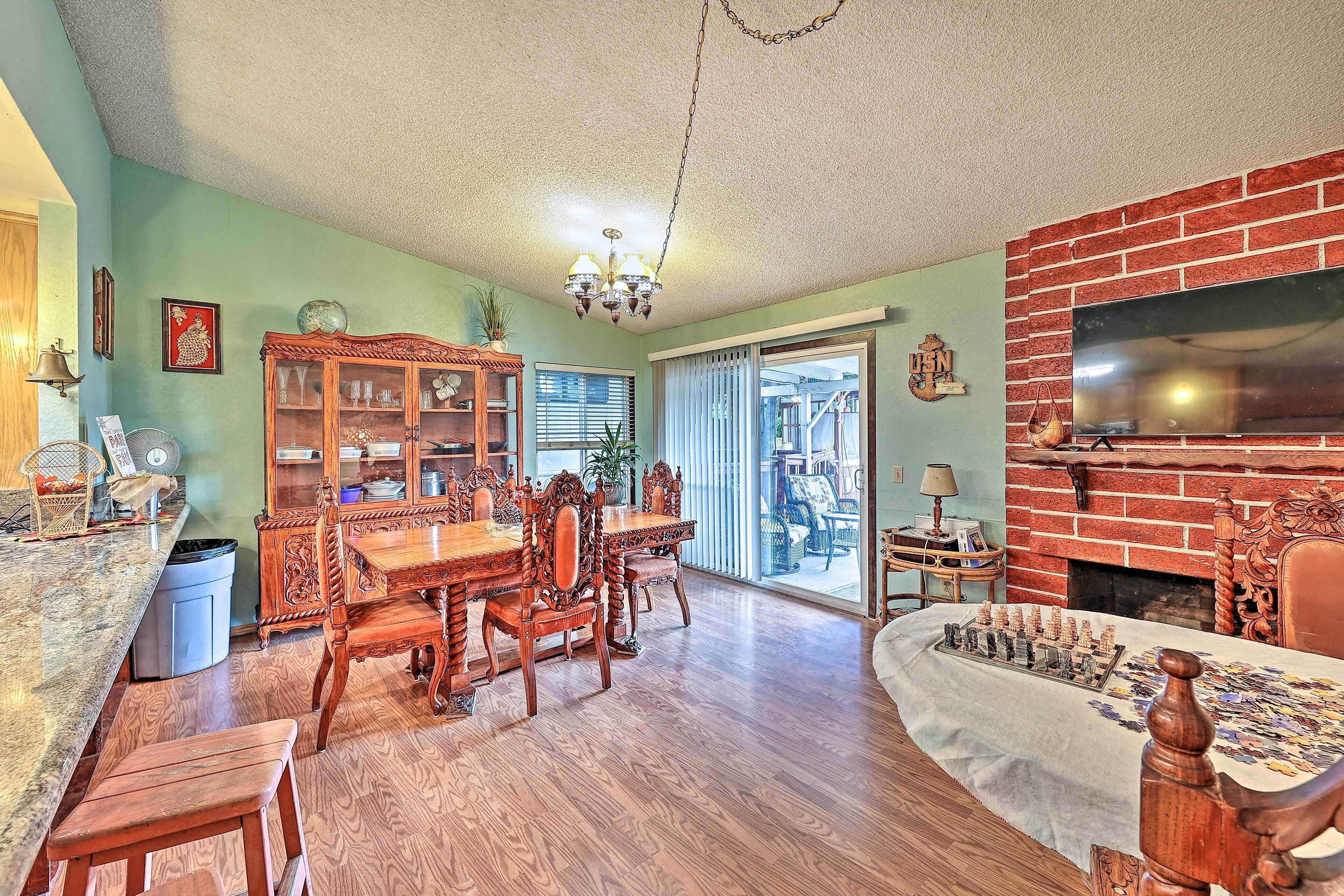 Eclectic Ontario Getaway w/ Private Hot Tub!