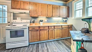 House (5 Bedrooms) | Interior