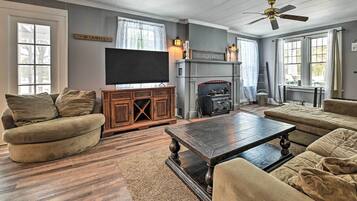 House (5 Bedrooms) | Interior