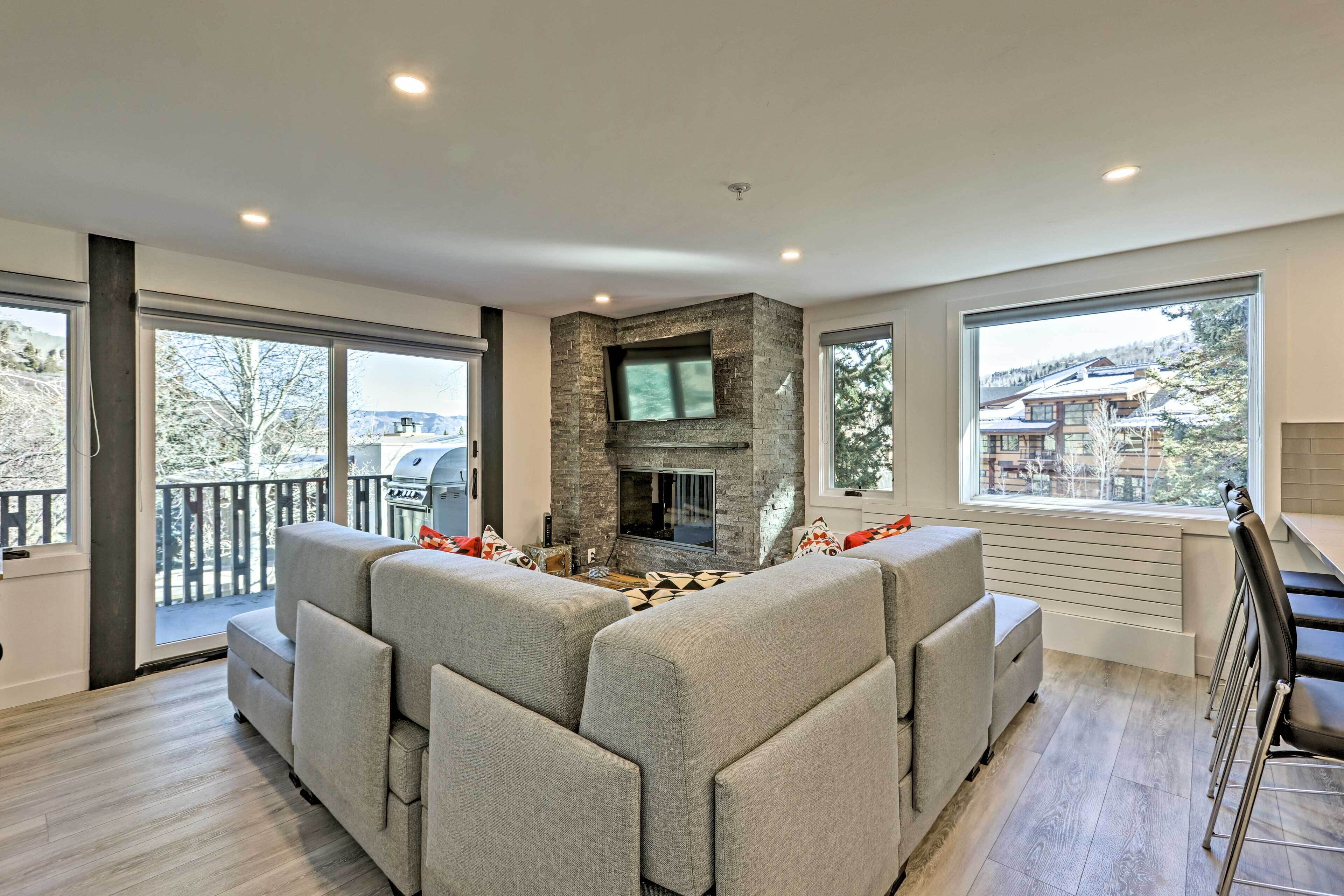 Cozy-luxe Colorado Condo Next to Base Village