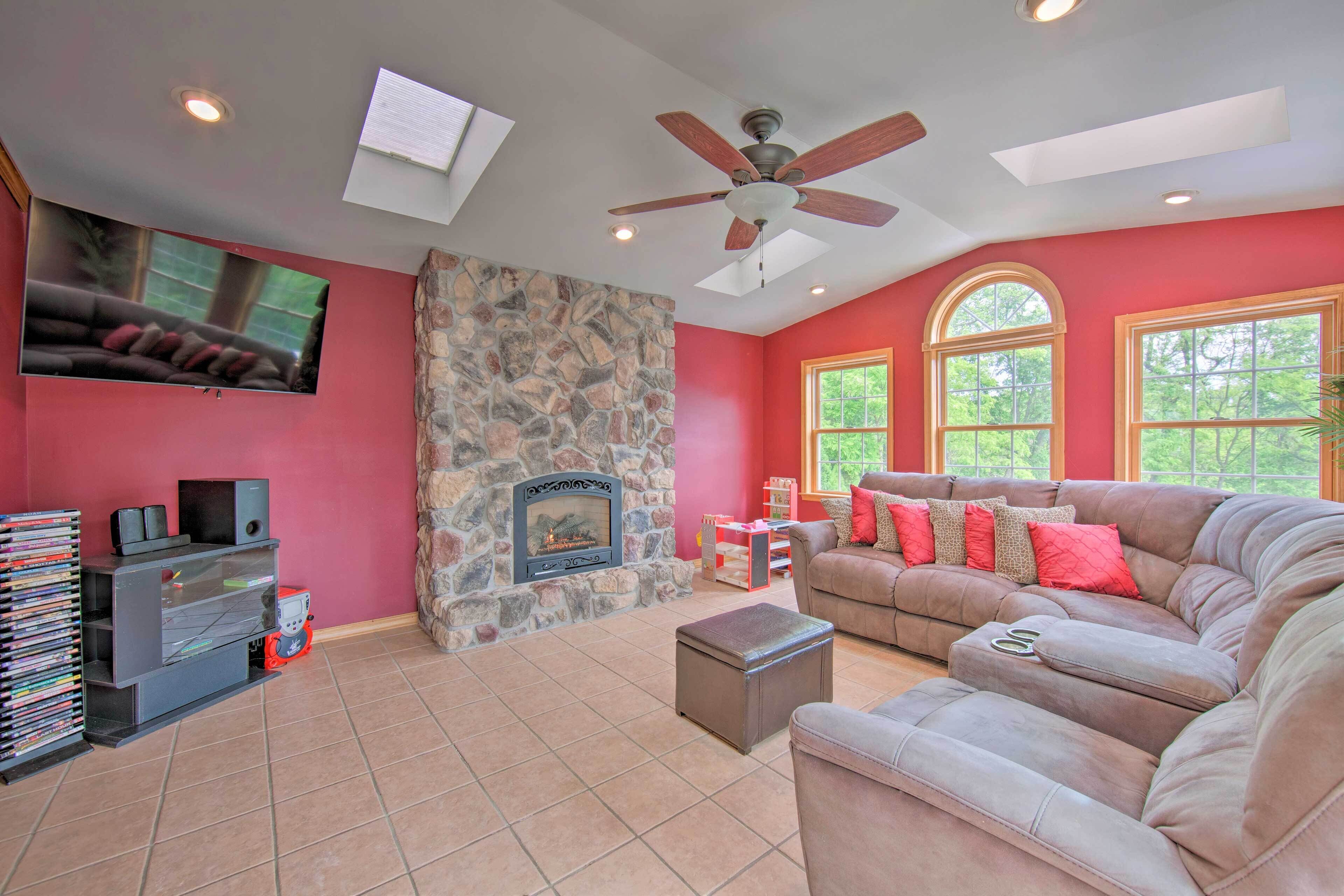 Harrisburg Family Home < 7 Miles to Hersheypark!