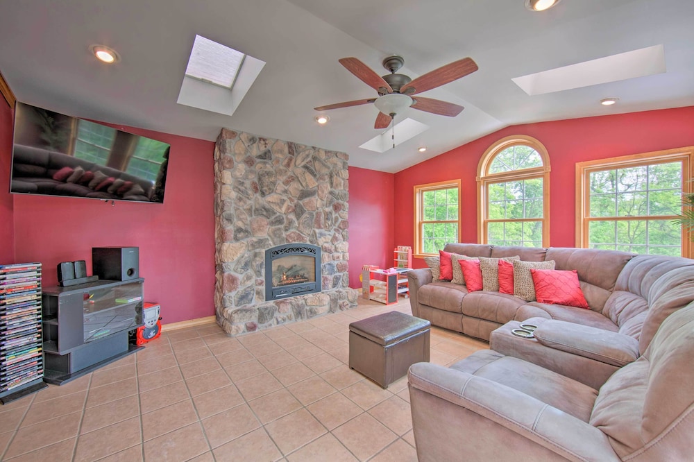 Harrisburg Family Home < 7 Miles to Hersheypark!