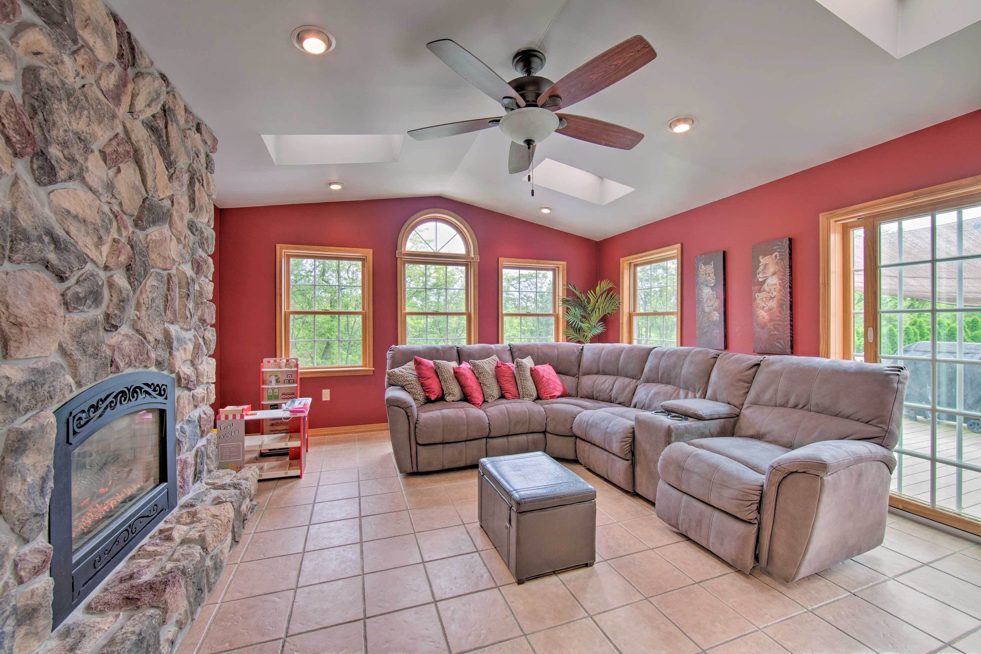 Harrisburg Family Home < 7 Miles to Hersheypark!