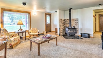 House (5 Bedrooms) | Interior