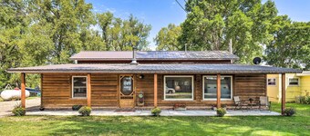 Family Home w/ Hot Tub - Walk to Johnson Lake!