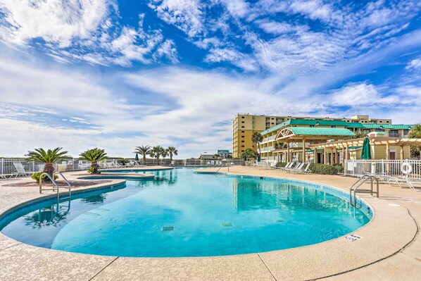 Apartment (2 Bedrooms) | Interior - Gulf Shores Condo: Covered Balcony & Beach Access (Gulf Shores)