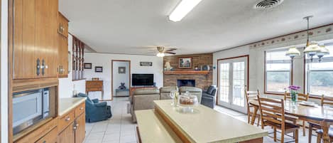 House (3 Bedrooms) | Interior