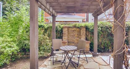 Spacious Houston Heights Home < 6 Mi to Downtown!