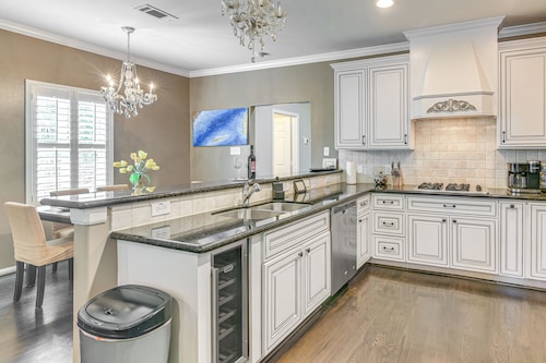 Spacious Houston Heights Home < 6 Mi to Downtown!