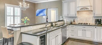 Spacious Houston Heights Home < 6 Mi to Downtown!