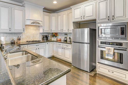 Spacious Houston Heights Home < 6 Mi to Downtown!