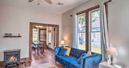 Lake Charles Cottage w/ Fireplace & Yard!