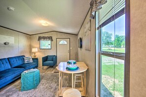 House (1 Bedroom) | Interior - Lake Fork Getaway: Tiny Home in Alba w/ Bbq! (Alba)
