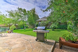House (3 Bedrooms) | Interior - Home w/ Patio, Mins to Seaworld+lackland Afb! (San Antonio)
