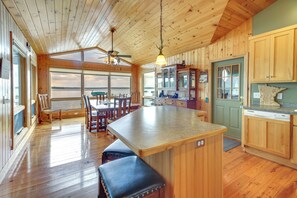 House (3 Bedrooms) | Interior