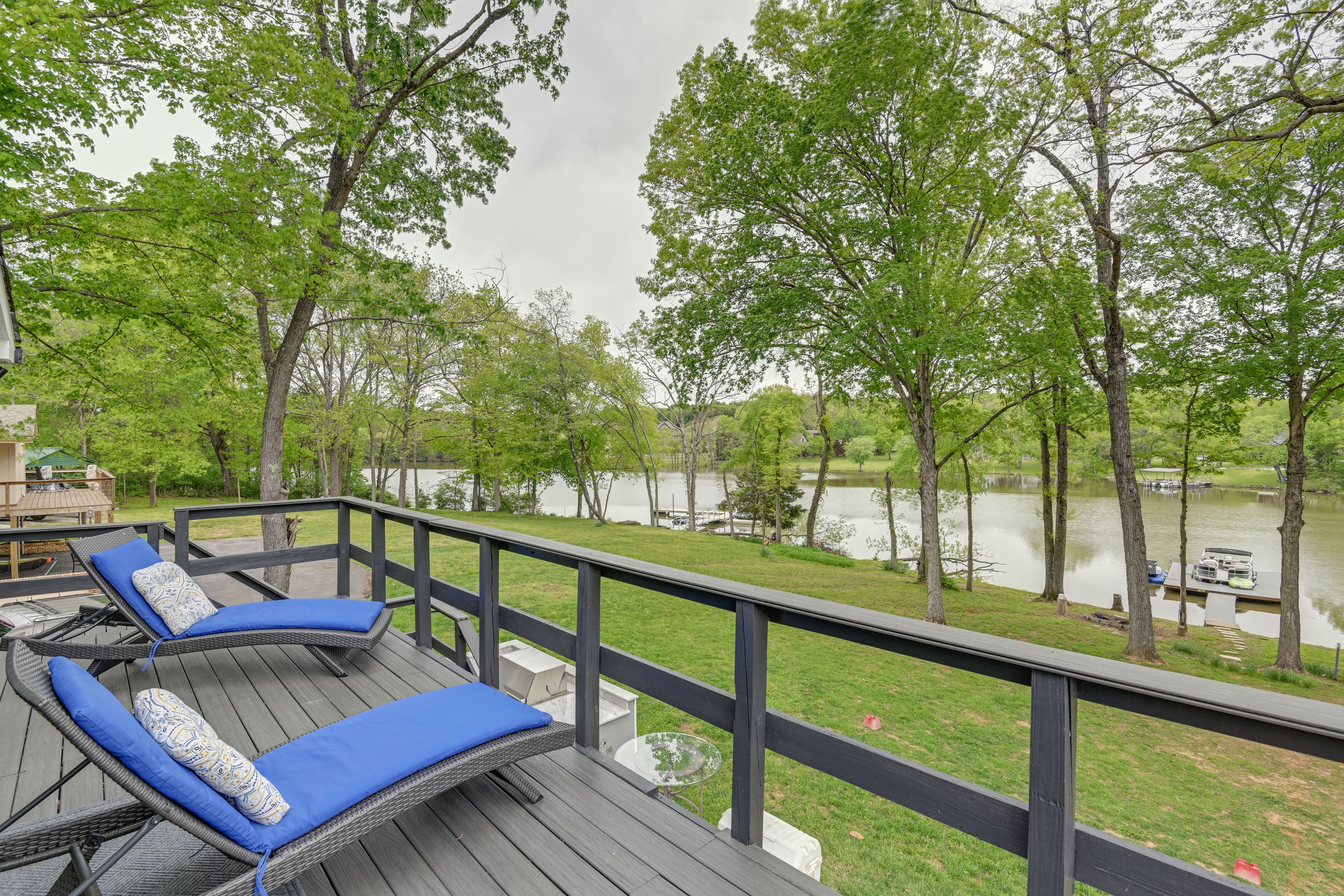 Lakefront Home in Quiet Cove w/ Patio & Kayaks!