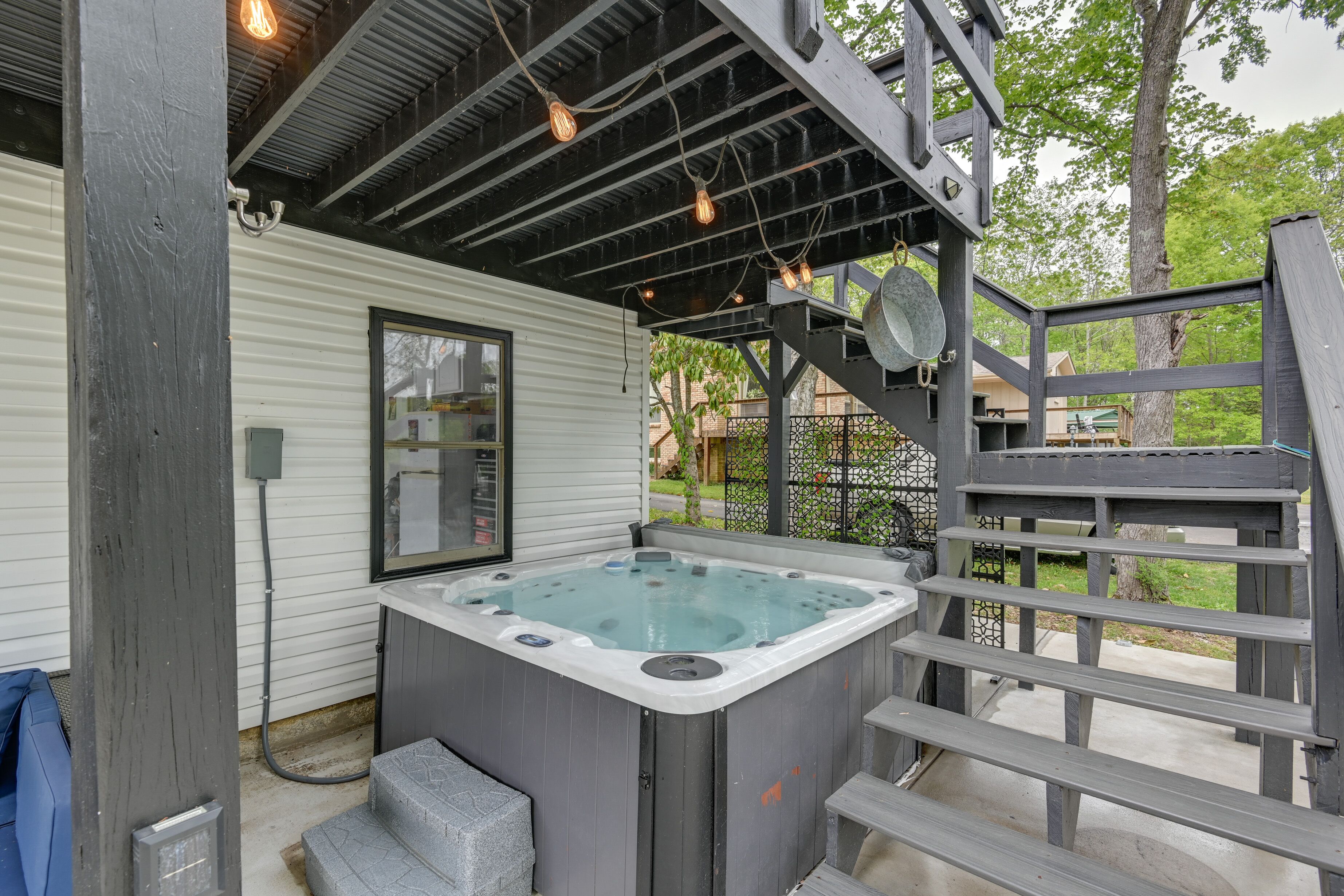 Lakefront Home in Quiet Cove w/ Patio & Kayaks!