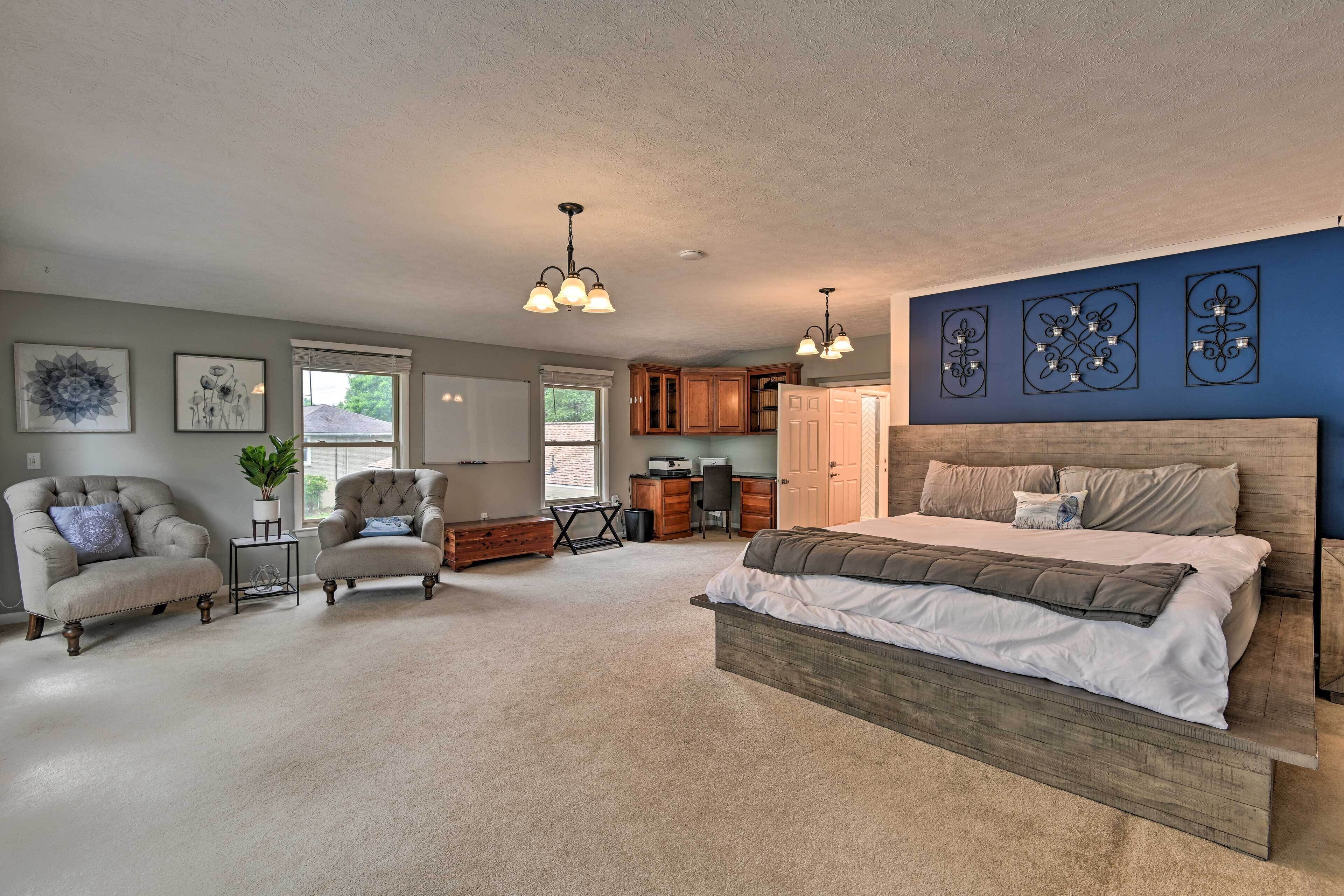 Lakefront Home in Quiet Cove w/ Patio & Kayaks!