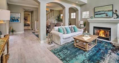 Oceanside Home w/ Rooftop Patio, Walk to Beach!