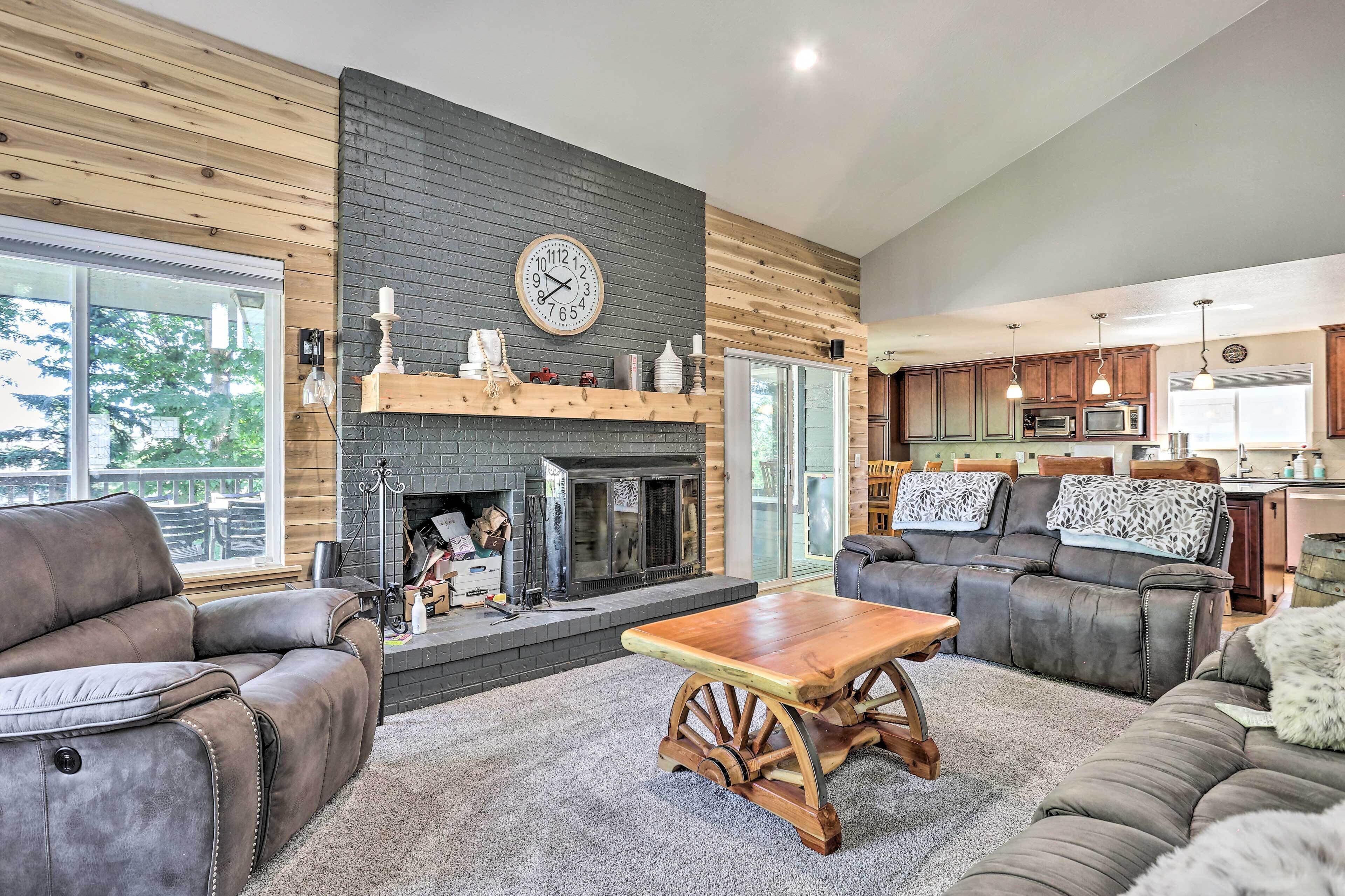 Littleton Family Home ~ 12 Mi to Dtwn Denver!