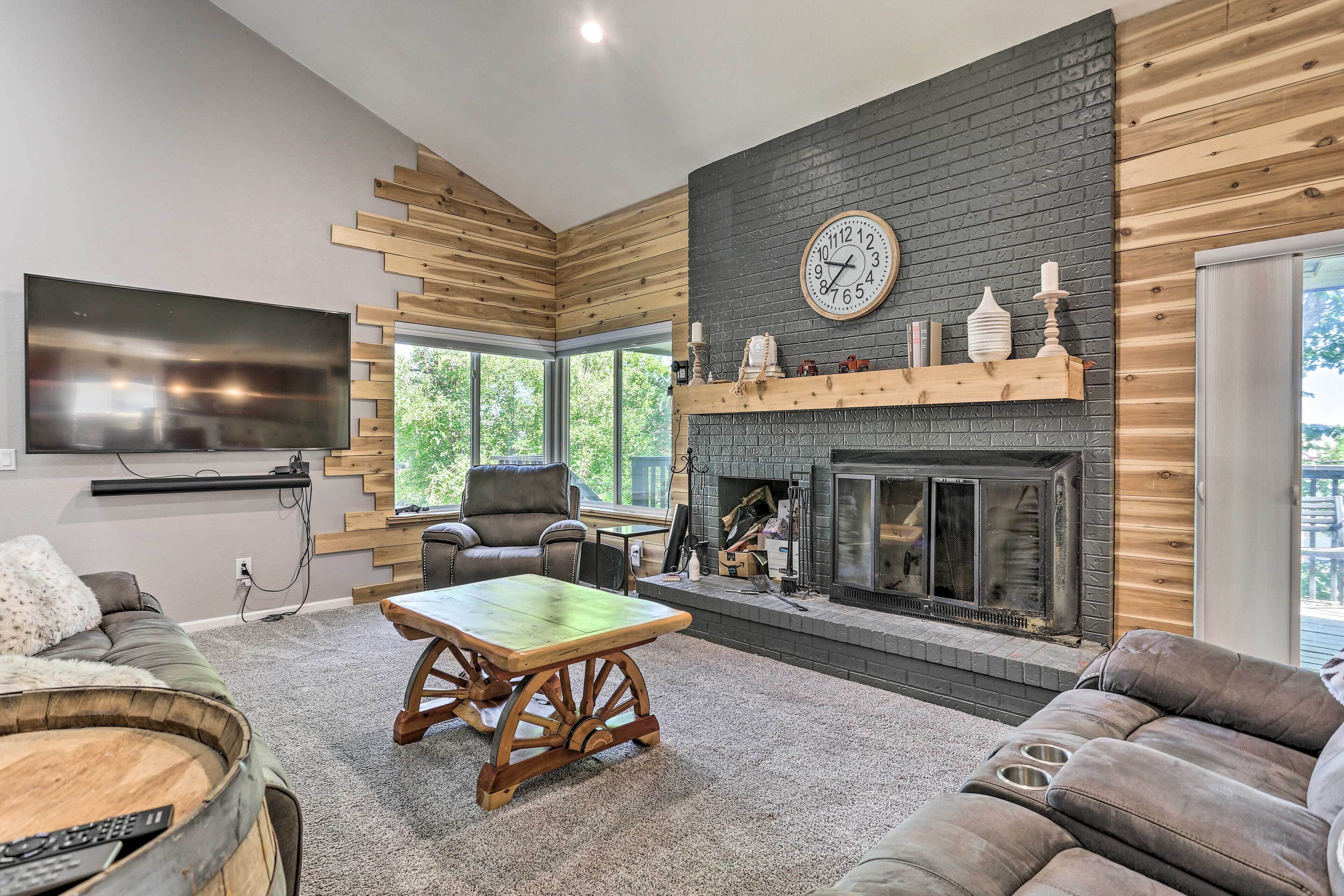 Littleton Family Home ~ 12 Mi to Dtwn Denver!