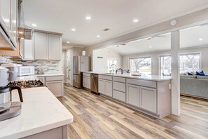 Mikrowelle, Ofen, Herdplatte, Geschirrspüler