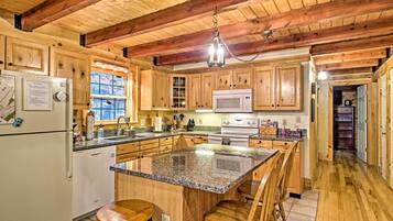 House (5 Bedrooms) | Interior