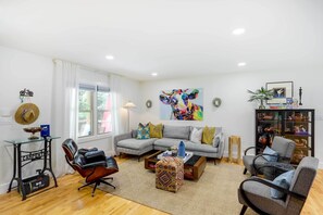 Cottage (3 Bedrooms) | Coin séjour