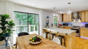 Interior - Modern Home w/ Hot Tub & Deck in Asheville! (Asheville)