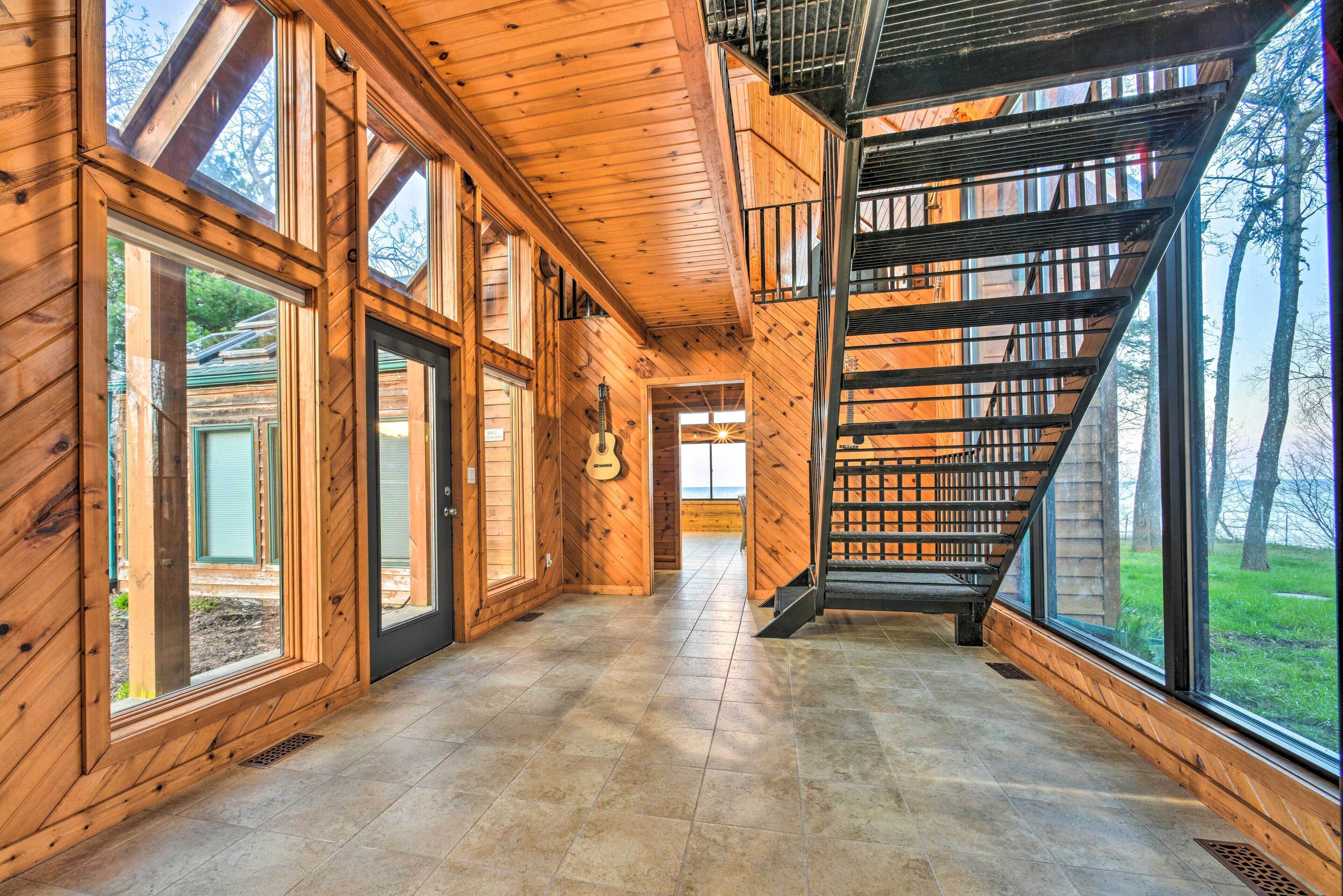 Lakefront Applegate Retreat w/ Private Beach!