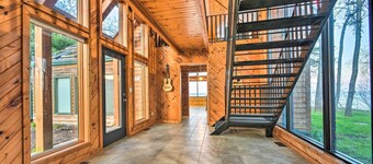 Lakefront Applegate Retreat w/ Private Beach!