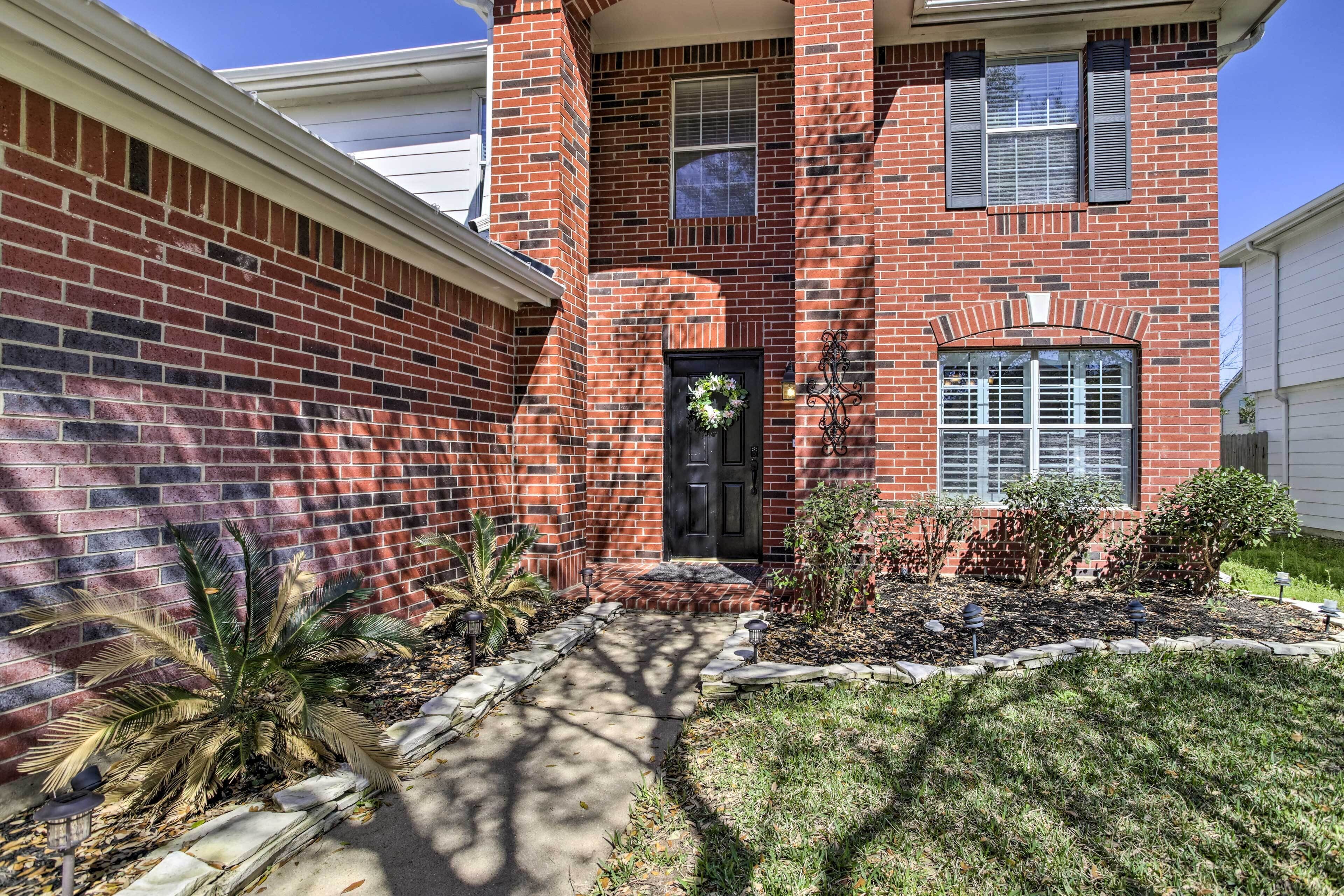 Luxe Home 30 Miles to Houston w/ Pool & Grill