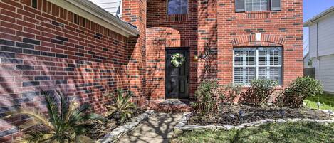 House (3 Bedrooms) | Exterior