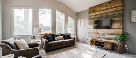 Casa (3 Bedrooms) | Area soggiorno | Libri