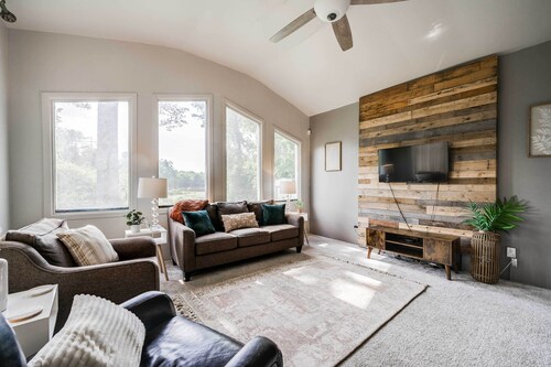 Little Rock Home < 2 Mi to Pinnacle Mountain!