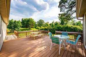 Outdoor dining - Little Rock Home < 2 Mi to Pinnacle Mountain! (Little Rock)