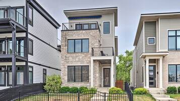 House (3 Bedrooms) | Front of property