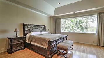 House (6 Bedrooms) | Interior