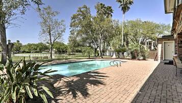 House (6 Bedrooms) | Interior