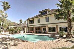 House (6 Bedrooms) | Interior