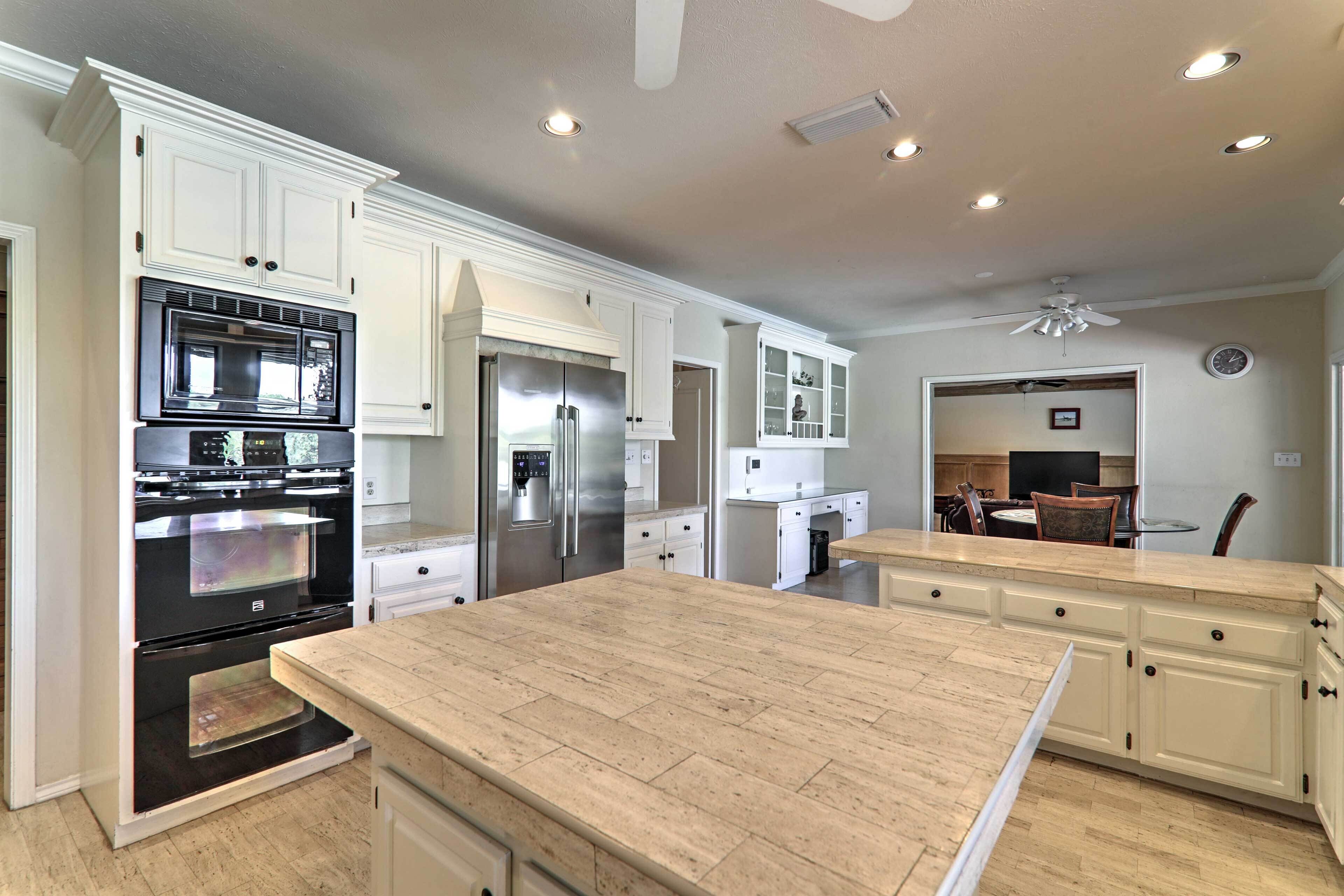 House (6 Bedrooms) | Interior
