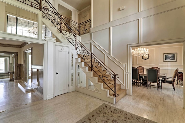 House (6 Bedrooms) | Interior