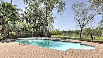 House (6 Bedrooms) | Interior