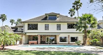 Private Pool: Lakefront Harlingen Home