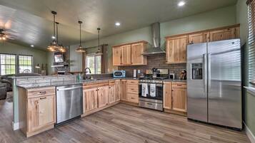 House (2 Bedrooms) | Interior