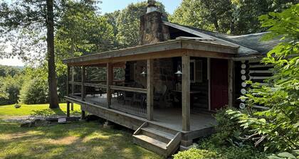 Macungie Cabin w/ Fireplace Near Bear Creek Skiing