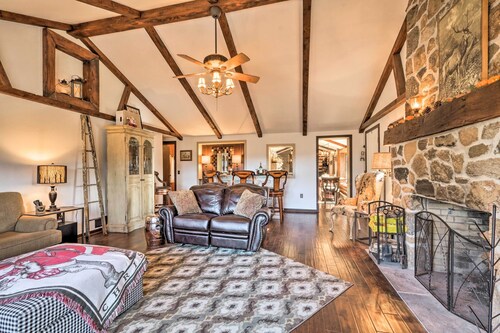 Macungie Cabin w/ Fireplace Near Bear Creek Skiing
