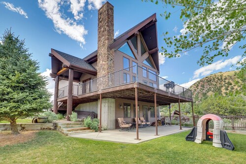 Rustic Sterling Cabin: Walk to Palisade Lake!