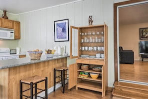 Apartment (2 Bedrooms) | Interior - Peaceful Oakland Oasis w/ Private Yard! (Oakland)