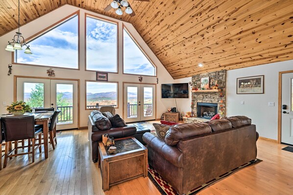 House (3 Bedrooms) | Interior - Murphy Cabin w/ Fire Pit & Stunning Mtn Views (Murphy)